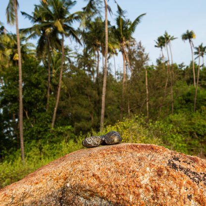 © SASARA • Mindfully-Sourced, High-Quality Labradorite Crystals