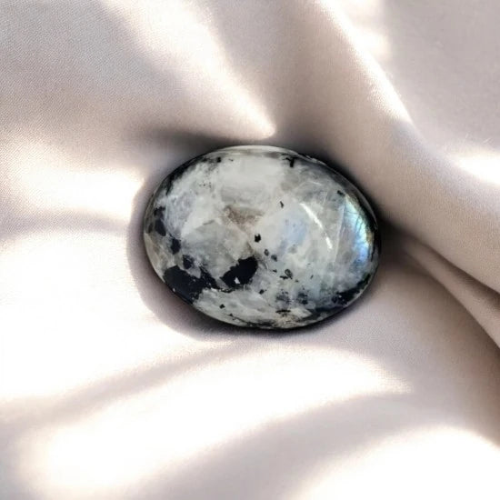 White Labradorite (Rainbow Moonstone) Crystal Worrystone for Intuition, Wisdom, Clarity, Strength and Growth | Premium Quality Crystals | @SASARAworld